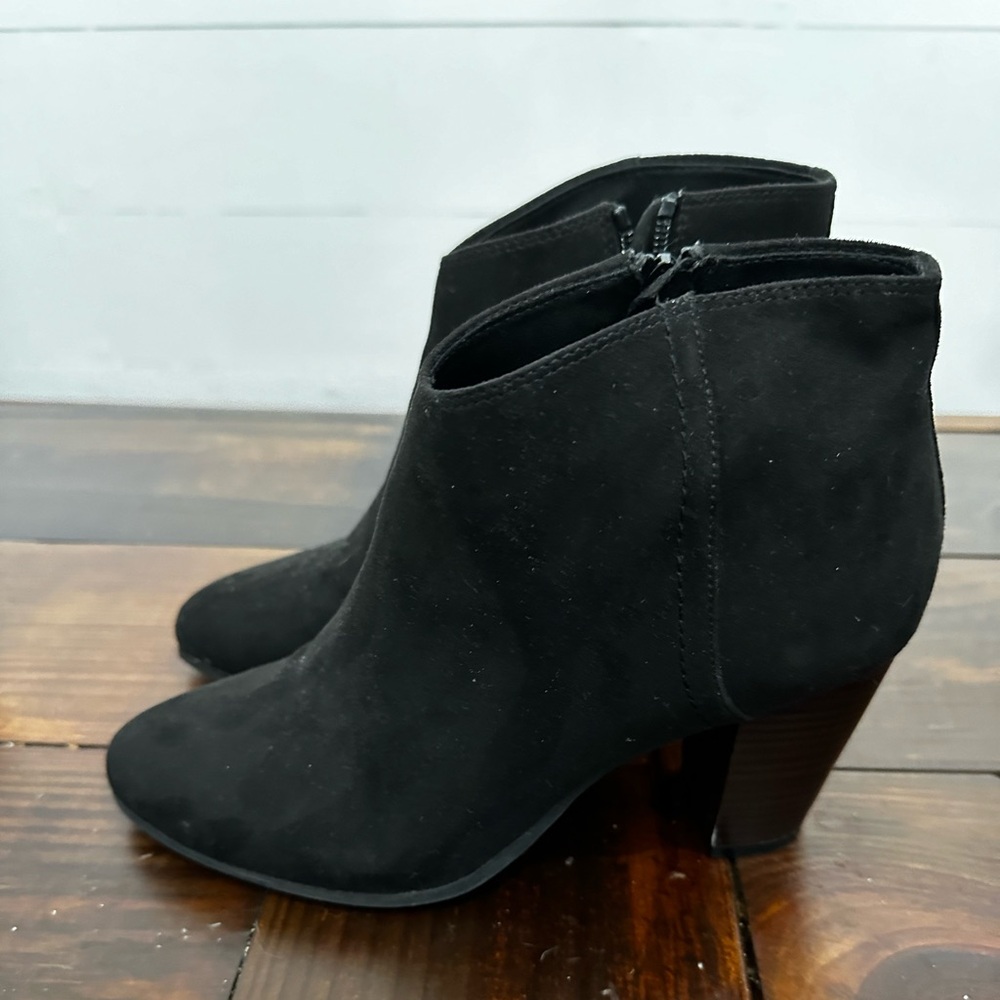 Black heeled boot size 7